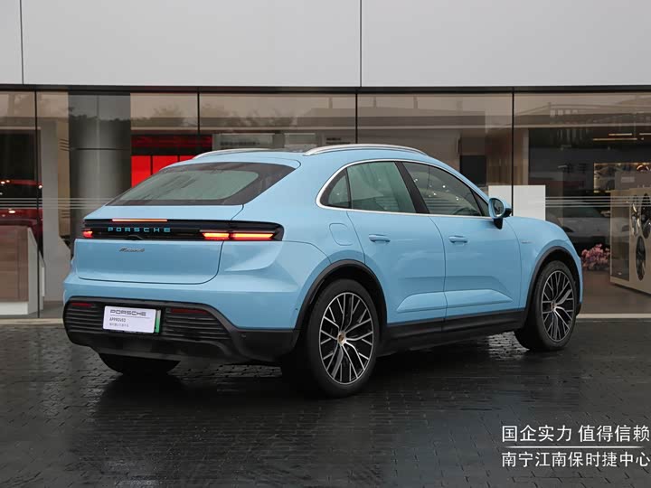 Фото 7 - Porsche Macan EV