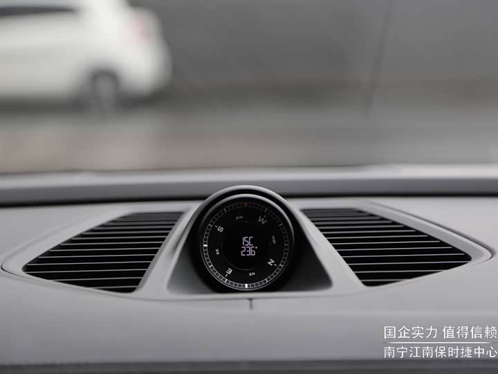 Фото 9 - Porsche Macan EV