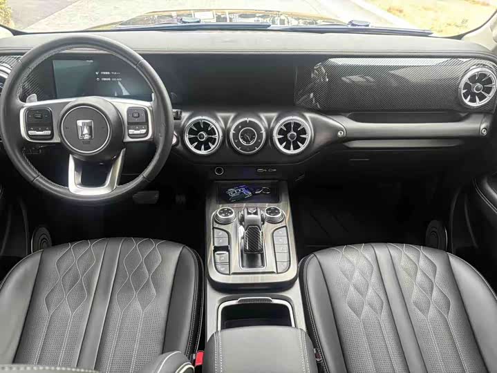 Фото 4 - Tank 300