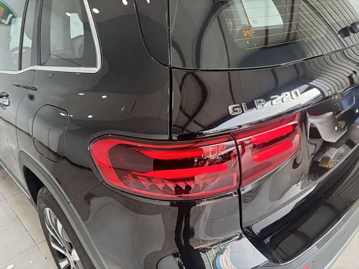 Фото 9 - Mercedes-Benz GLB-Class