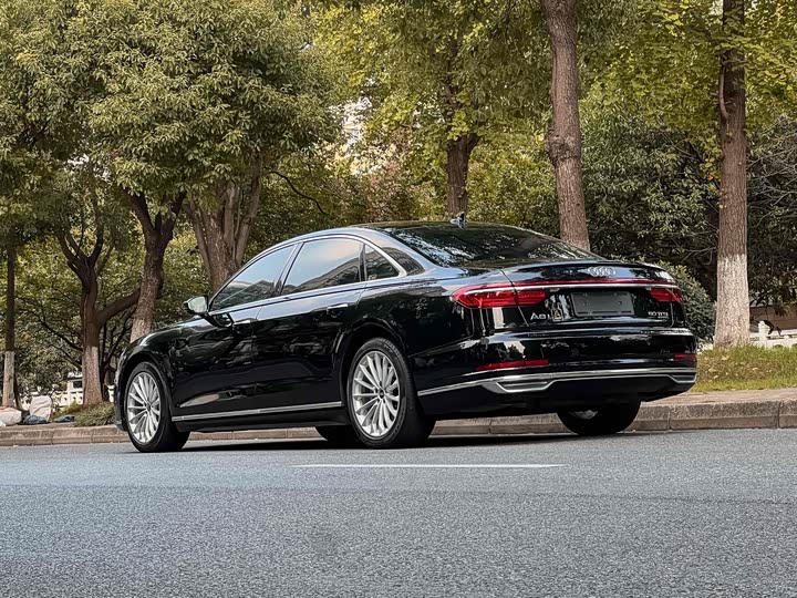 Фото 6 - Audi A8