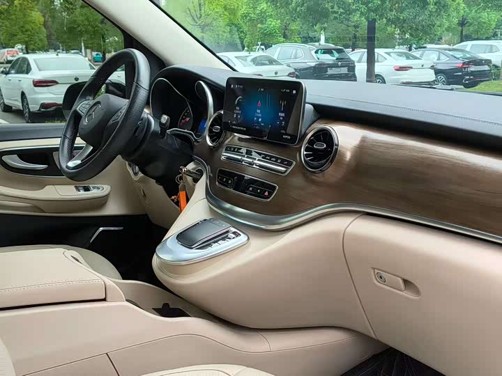 Фото 8 - Mercedes-Benz V-Class