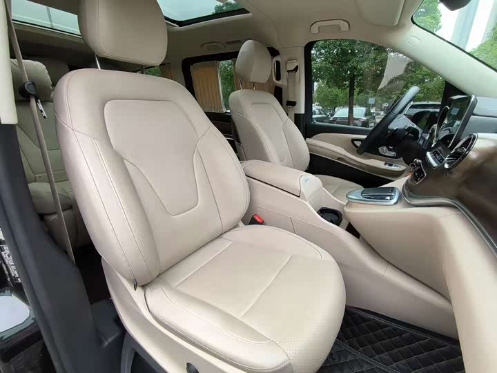 Фото 9 - Mercedes-Benz V-Class