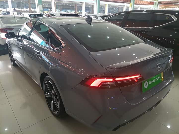 Фото 5 - Honda Inspire