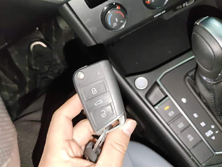 Фото 9 - Volkswagen Lavida