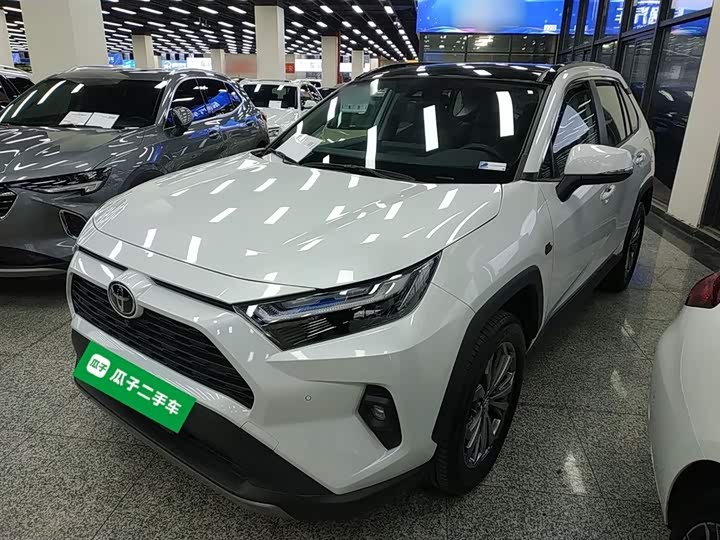 Фото 1 - Toyota RAV4