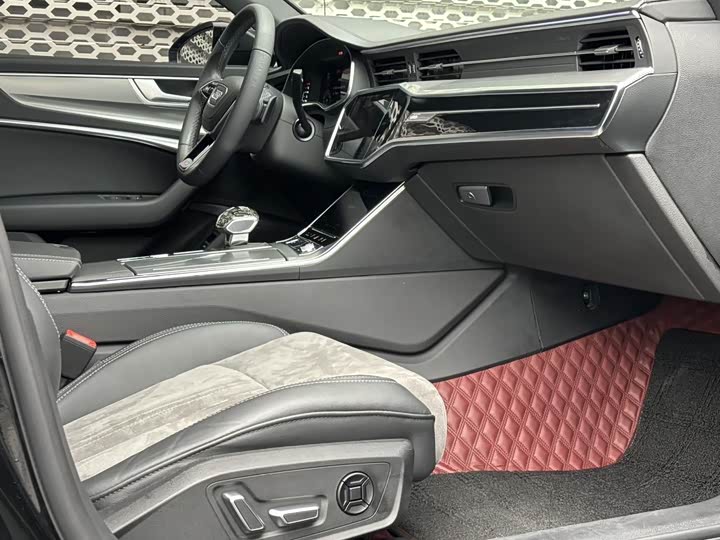 Фото 9 - Audi A6L