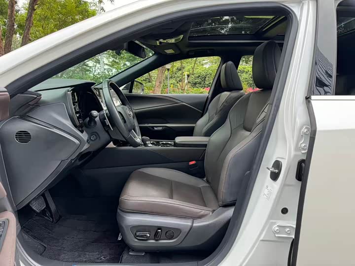 Фото 6 - Lexus RX