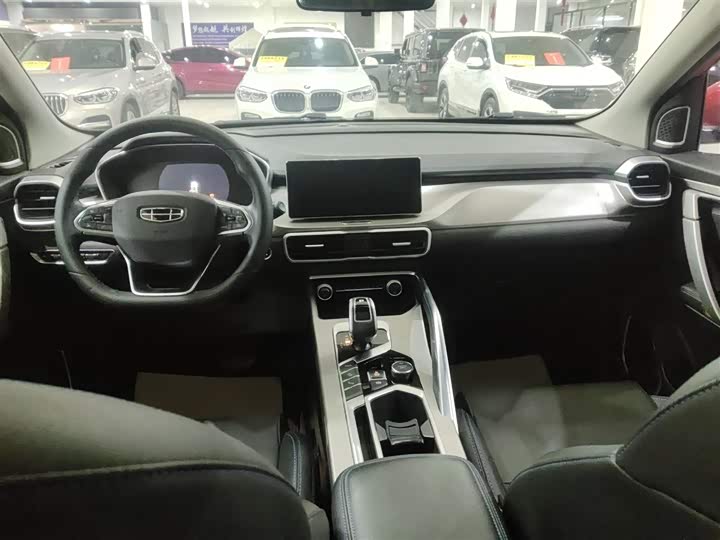 Фото 4 - Geely Coolray Hybrid