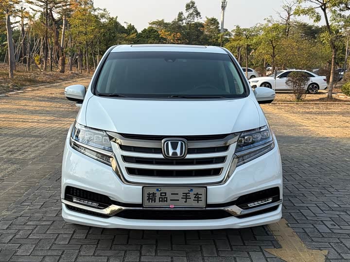 Фото 2 - Honda Elysion