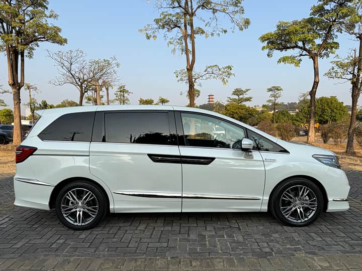 Фото 4 - Honda Elysion