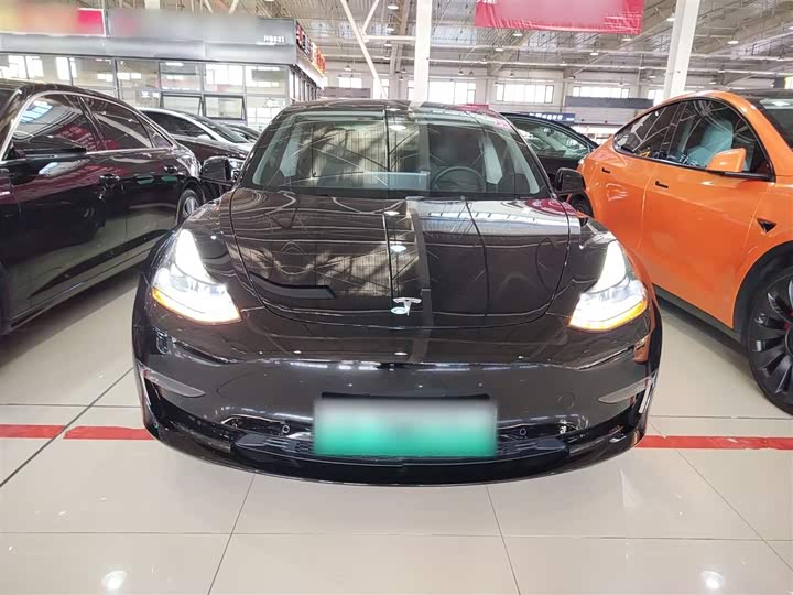 Фото 3 - Tesla Model 3