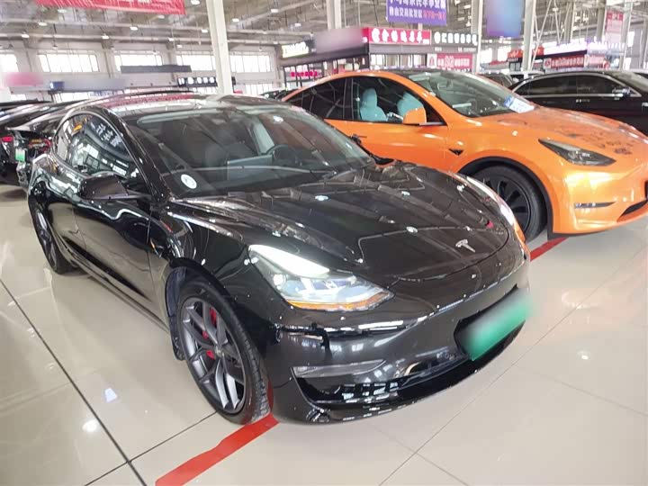 Фото 4 - Tesla Model 3