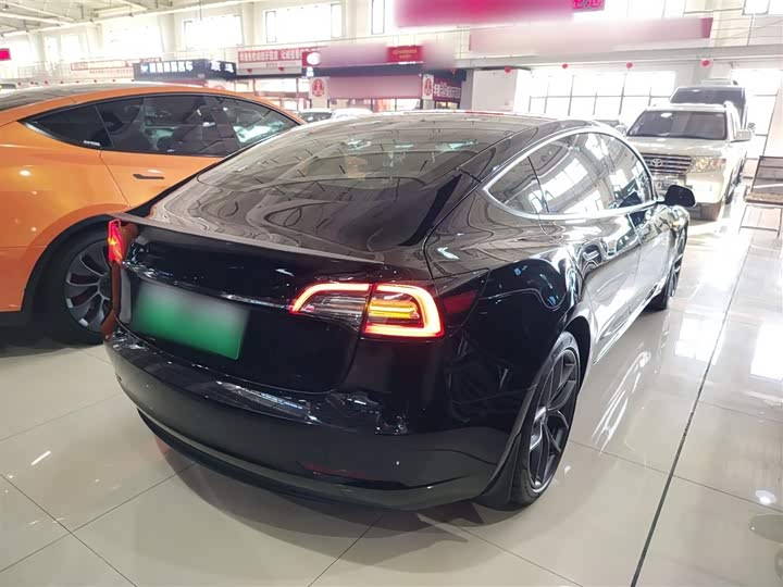 Фото 7 - Tesla Model 3