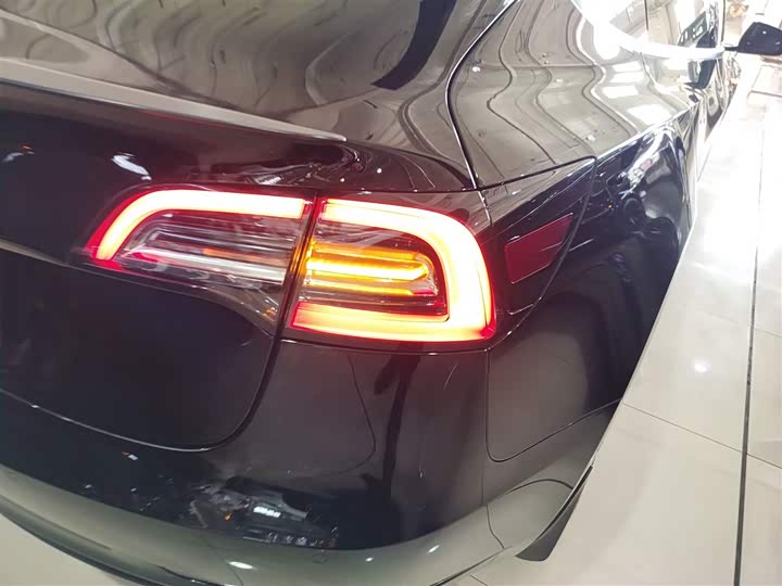 Фото 8 - Tesla Model 3