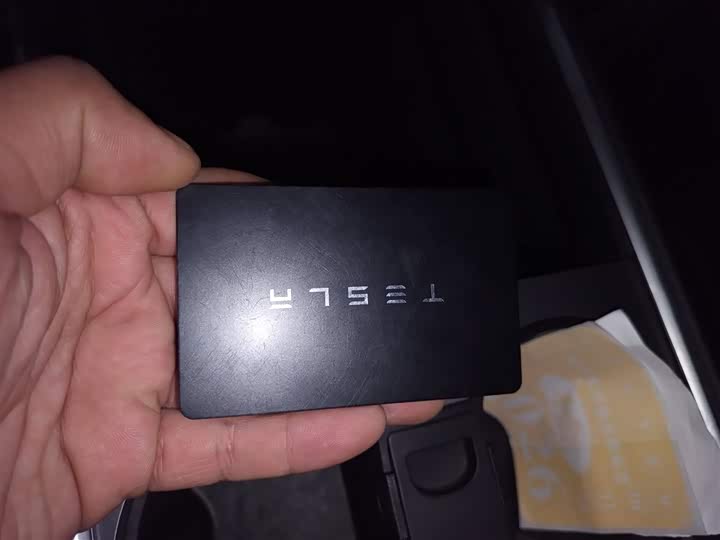 Фото 9 - Tesla Model 3