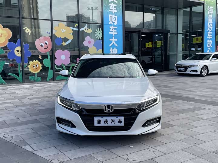 Фото 3 - Honda Accord