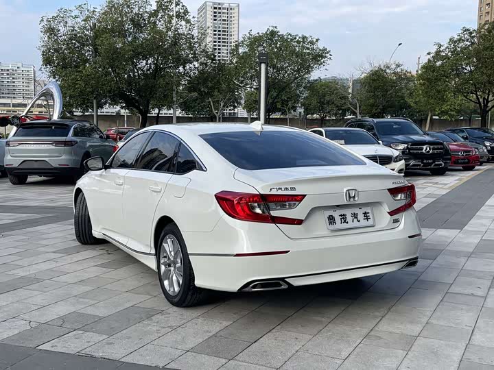 Фото 5 - Honda Accord