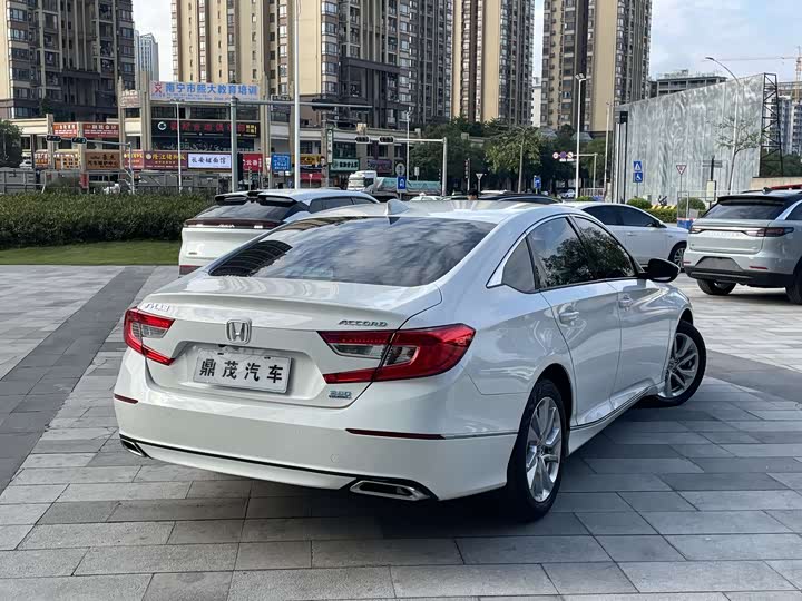 Фото 6 - Honda Accord