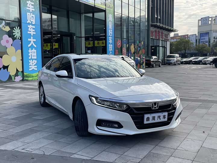 Фото 8 - Honda Accord