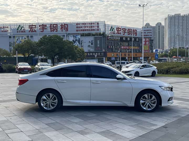 Фото 9 - Honda Accord