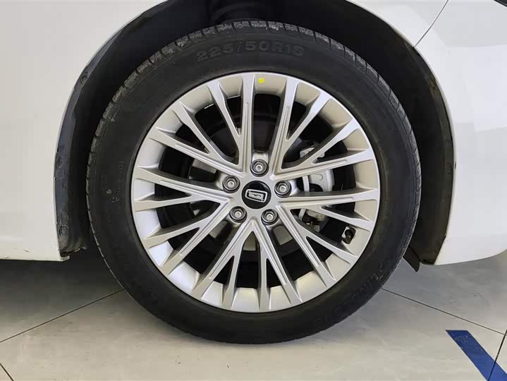 Фото 6 - Bestune B70