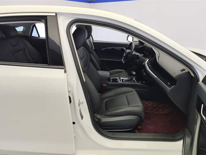 Фото 8 - Bestune B70