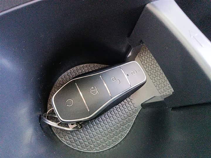 Фото 9 - BYD Yuan Up