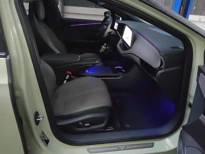 Фото 8 - Hongqi EH7