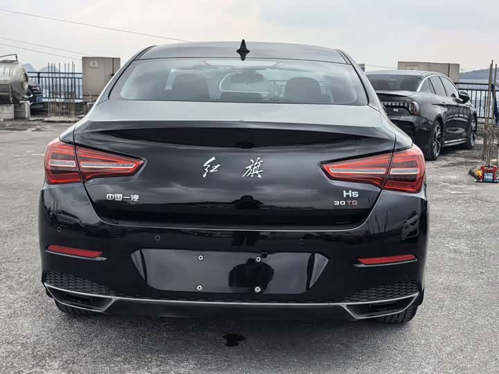 Фото 9 - Hongqi H5