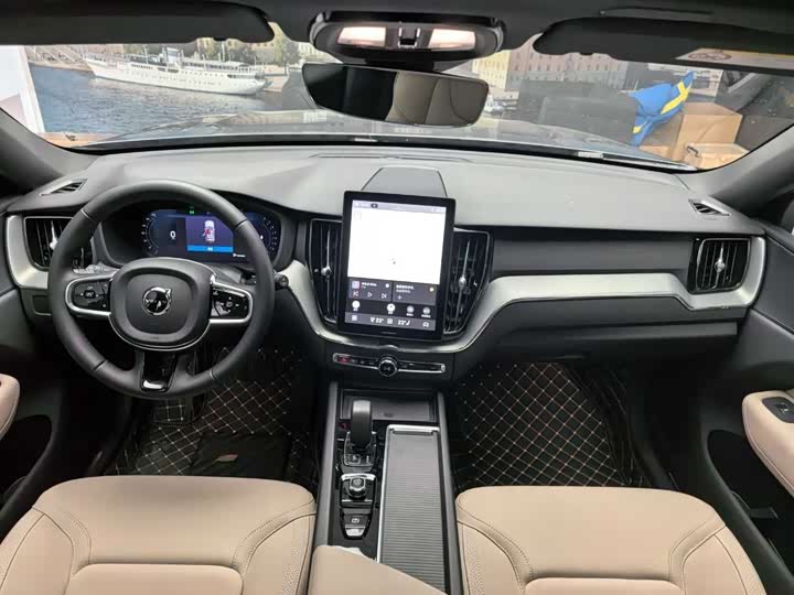 Фото 4 - Volvo XC60