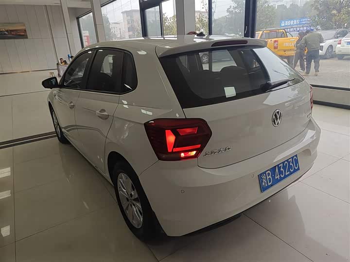 Фото 5 - Volkswagen Polo