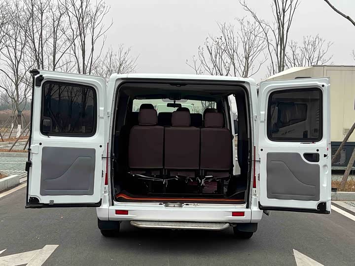 Фото 4 - Maxus V80