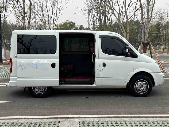 Фото 5 - Maxus V80