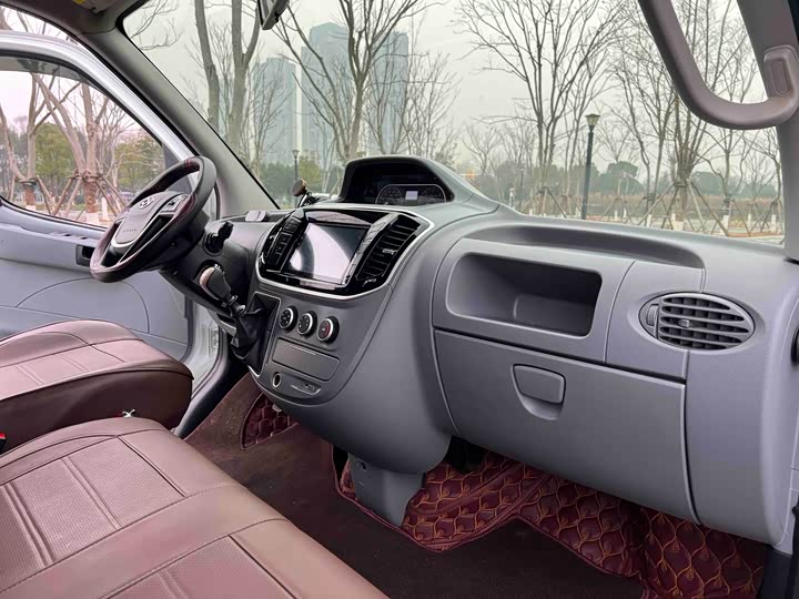 Фото 6 - Maxus V80