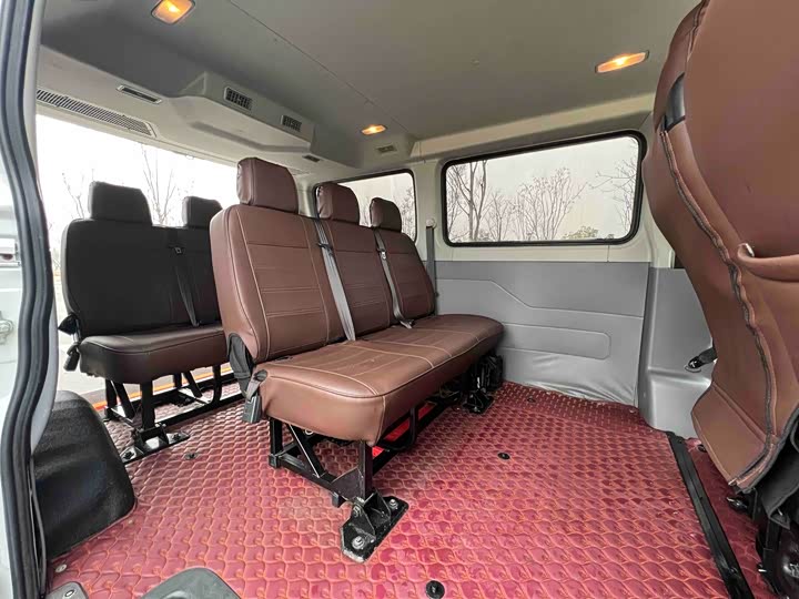 Фото 7 - Maxus V80