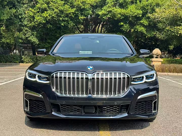 Фото 2 - BMW 7 Series