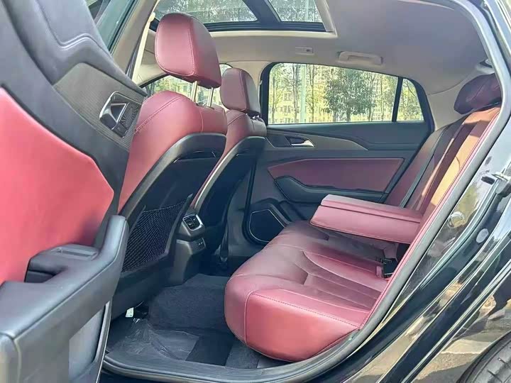 Фото 8 - Hongqi H5