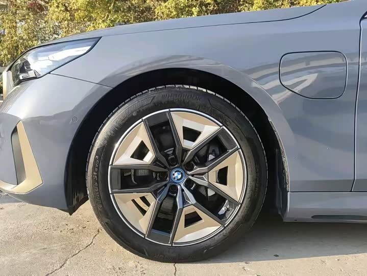 Фото 6 - BMW i5