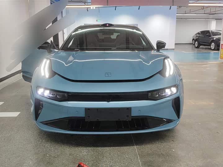 Фото 2 - Zeekr 001