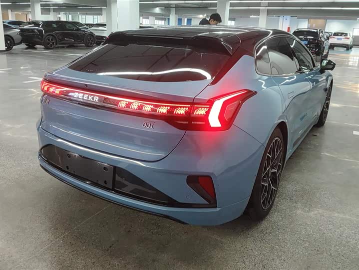 Фото 3 - Zeekr 001