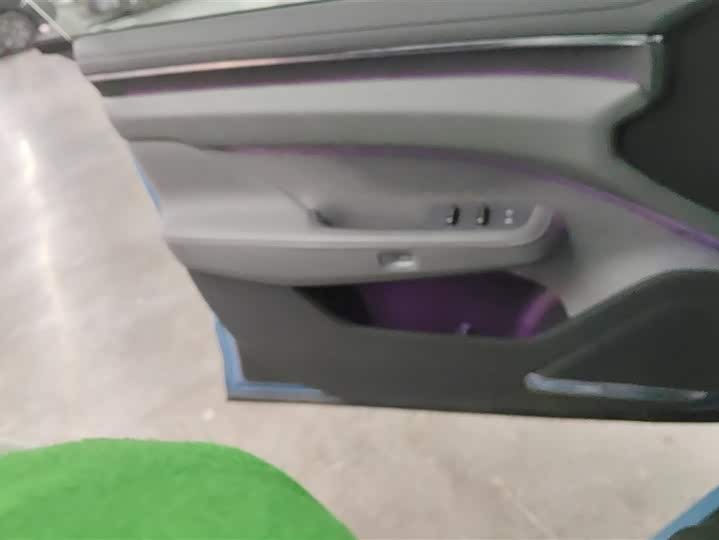 Фото 7 - Zeekr 001