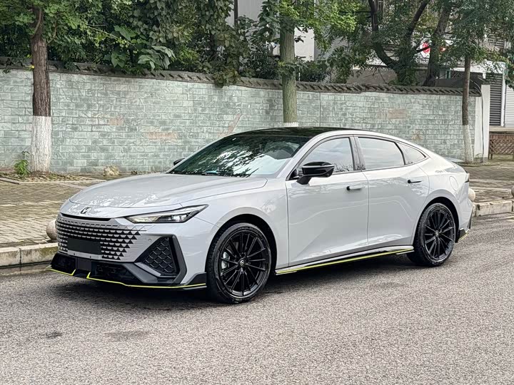 Фото 1 - Changan UNI-V