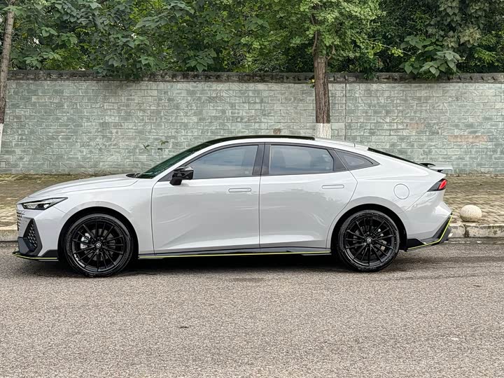 Фото 2 - Changan UNI-V