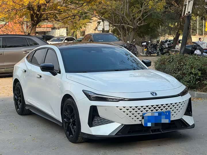 Фото 3 - Changan UNI-V