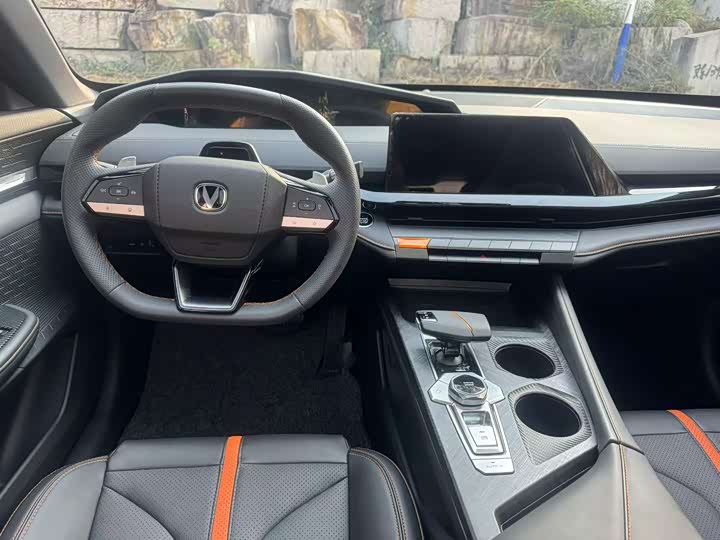 Фото 6 - Changan UNI-V