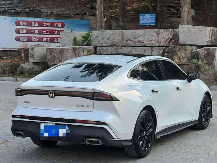 Фото 7 - Changan UNI-V