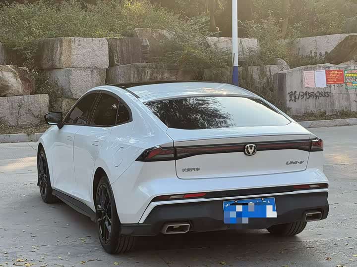 Фото 9 - Changan UNI-V