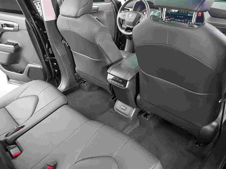 Фото 8 - Toyota Highlander