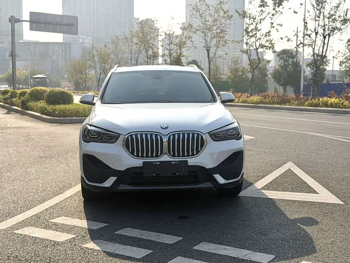 Фото 2 - BMW X1